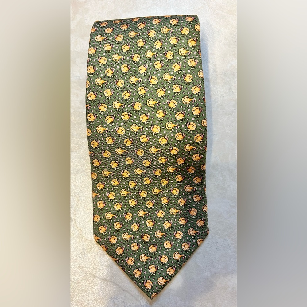 Men’s Martha’s Vineyard Vines neck tie with turkey design.
